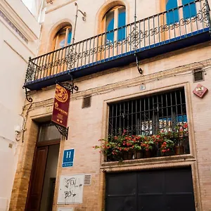 Nuea Cicerone 2*, Sevilla Spanien